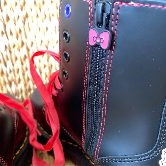 New Hello Kitty & Friends x Dr. Martens Jadons - Picture 5 of 11